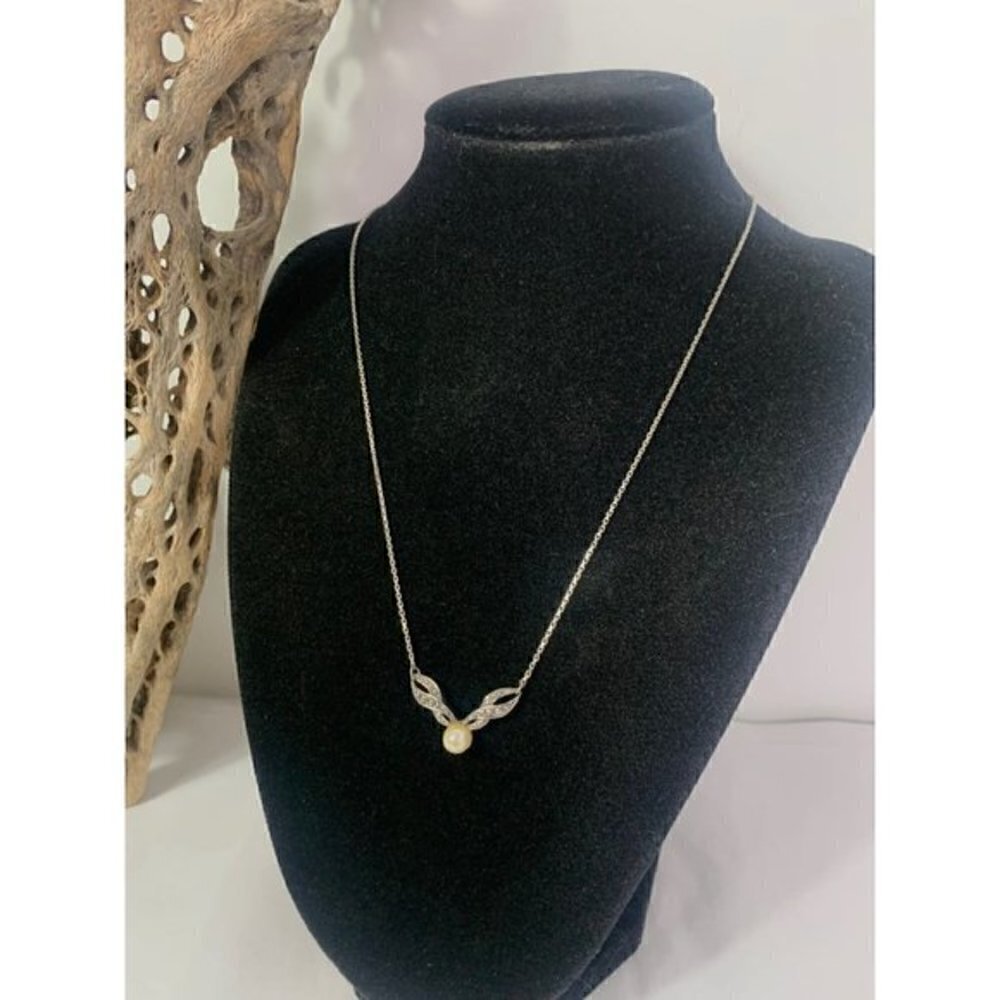 Vintage Avon Faux Pearl Necklace
